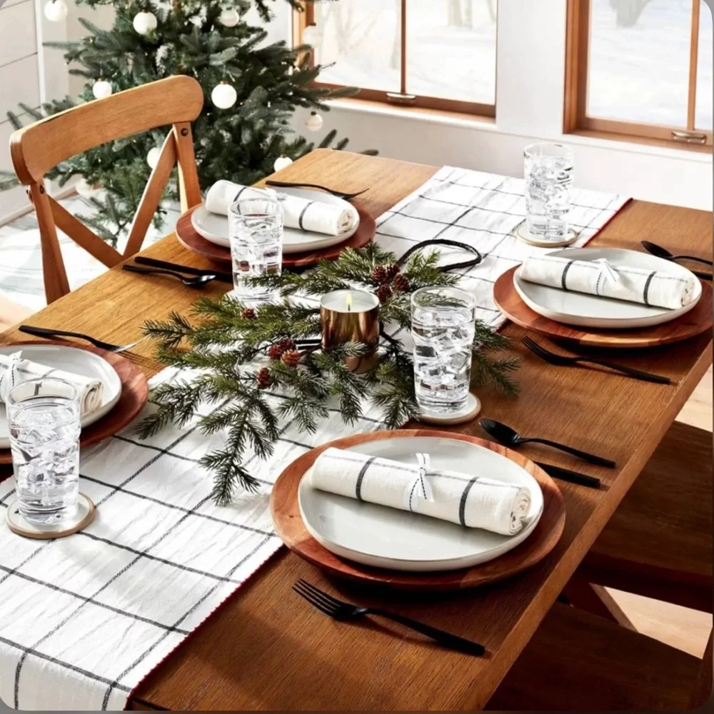 Hearth & Hand Magnolia Table Runner and Napkins Set/5 cute Red Border